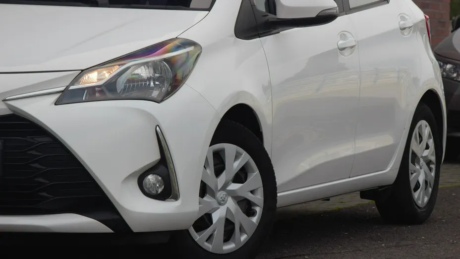 TOYOTA Yaris -