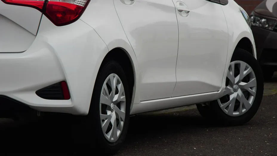 TOYOTA Yaris -
