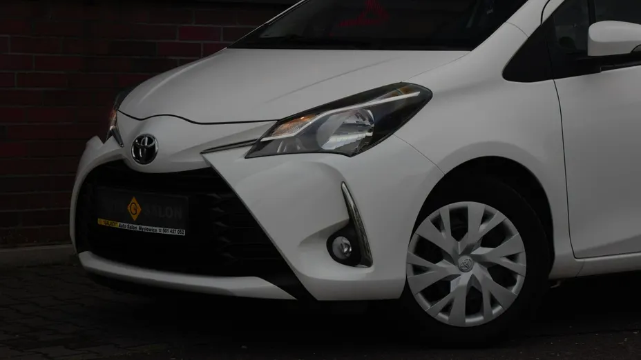 TOYOTA Yaris -