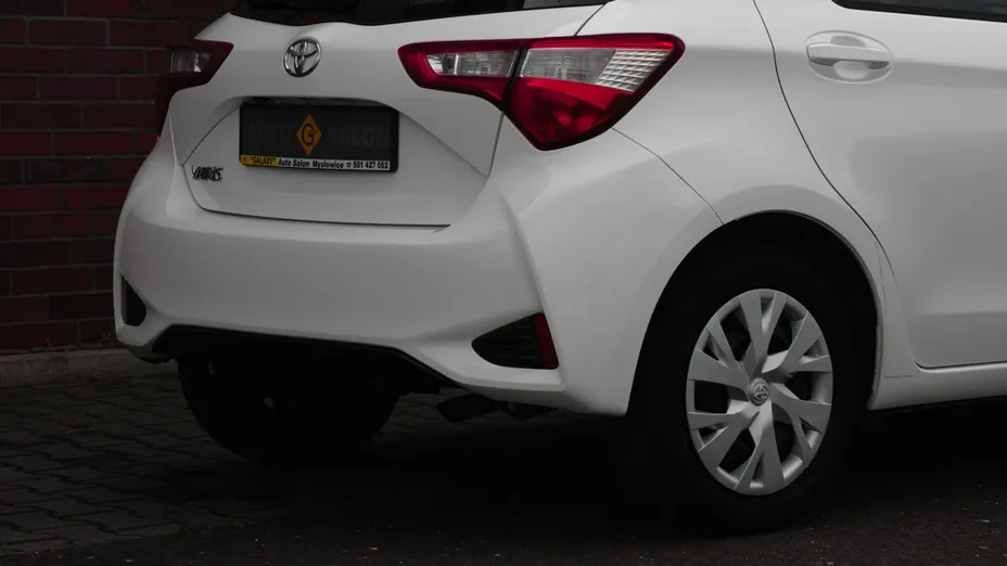 TOYOTA Yaris -