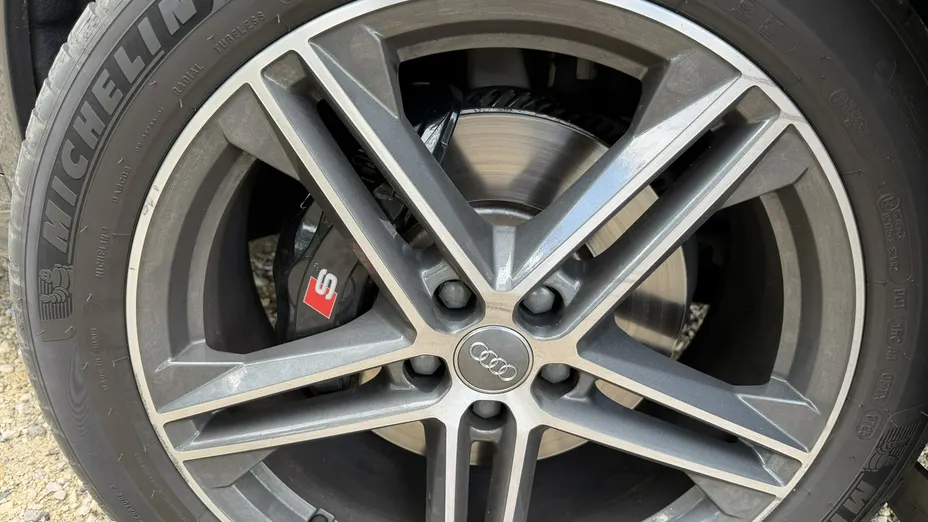 AUDI SQ5 -