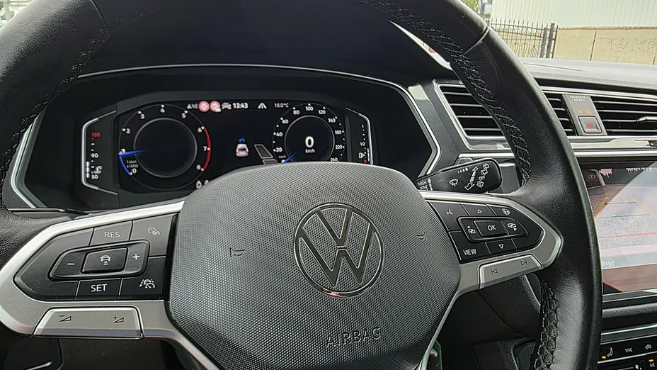 VOLKSWAGEN Tiguan -