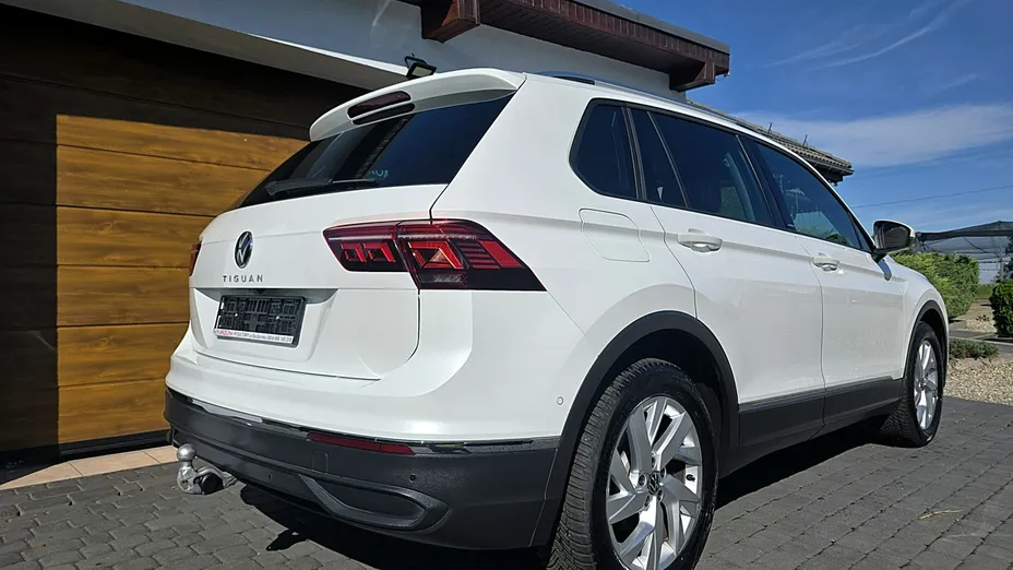 VOLKSWAGEN Tiguan -