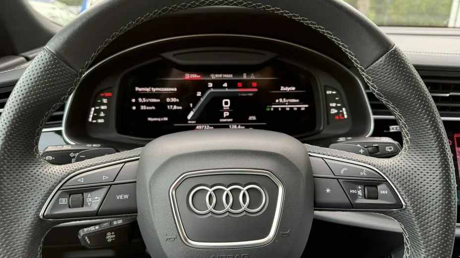 AUDI Q8 -