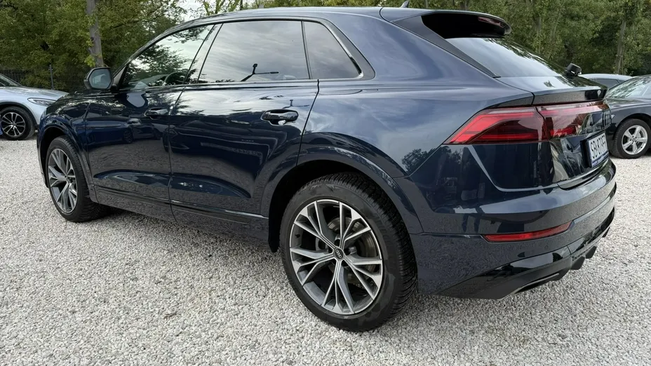 AUDI Q8 -