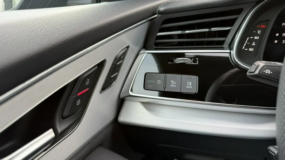 AUDI Q8 -