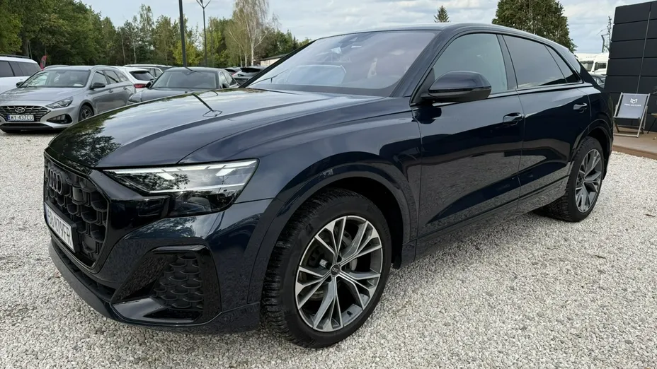 AUDI Q8 -