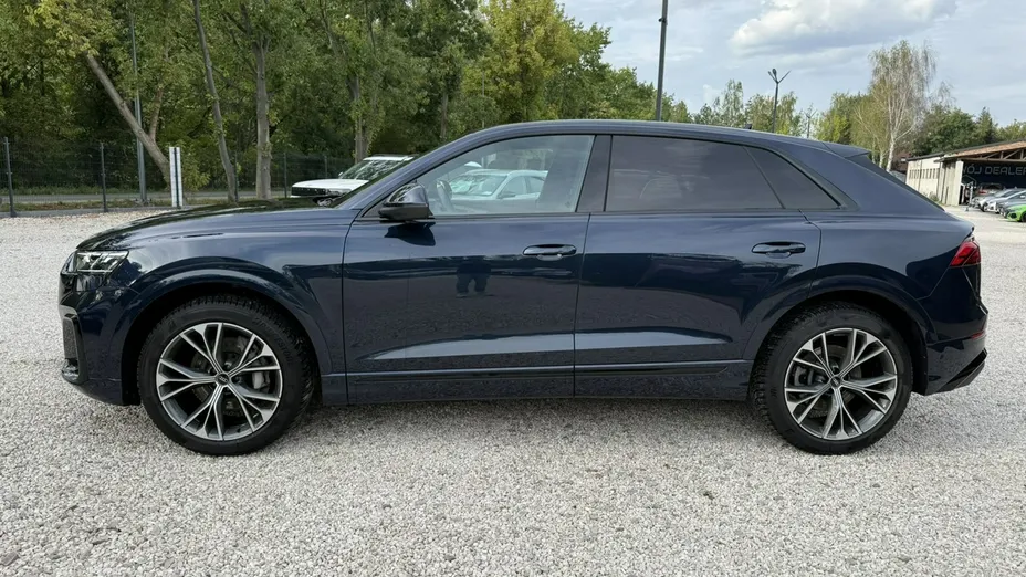 AUDI Q8 -