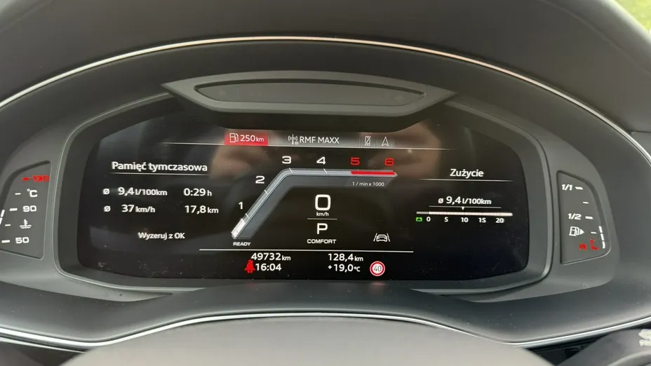AUDI Q8 -