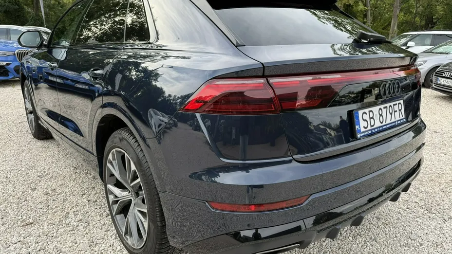 AUDI Q8 -