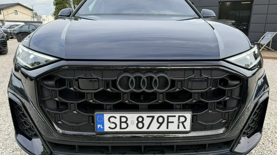AUDI Q8 -