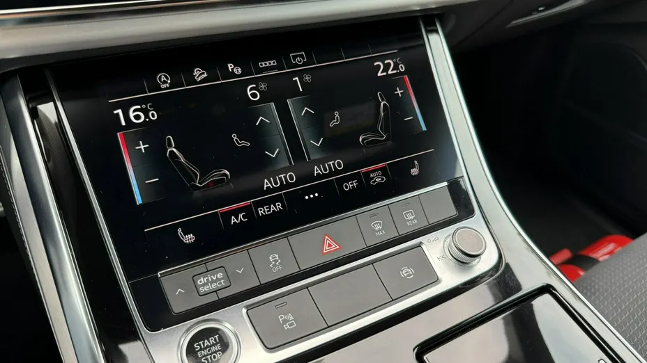 AUDI Q8 -
