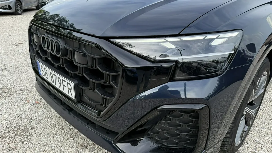 AUDI Q8 -