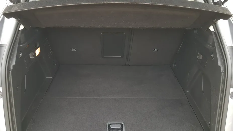 PEUGEOT 3008 -