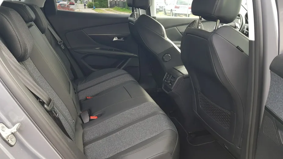 PEUGEOT 3008 -