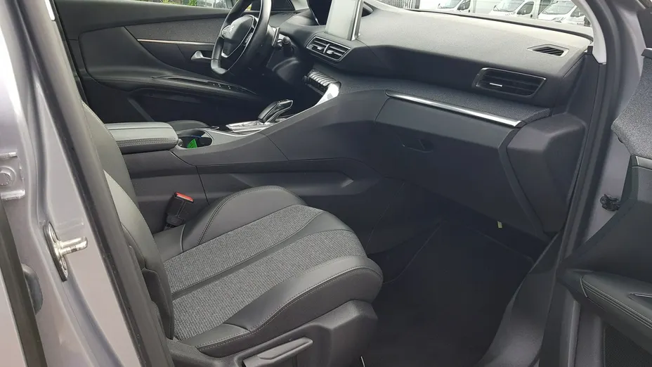 PEUGEOT 3008 -