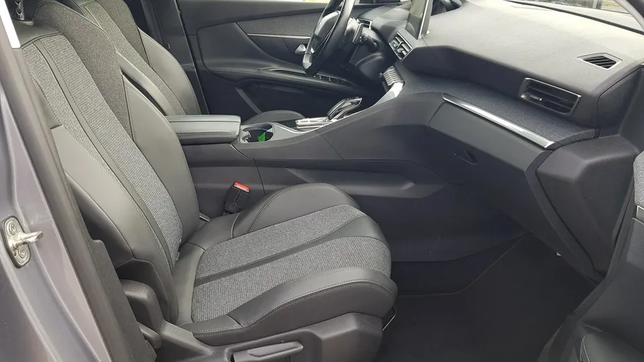 PEUGEOT 3008 -