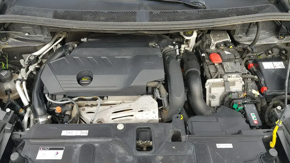 PEUGEOT 3008 -
