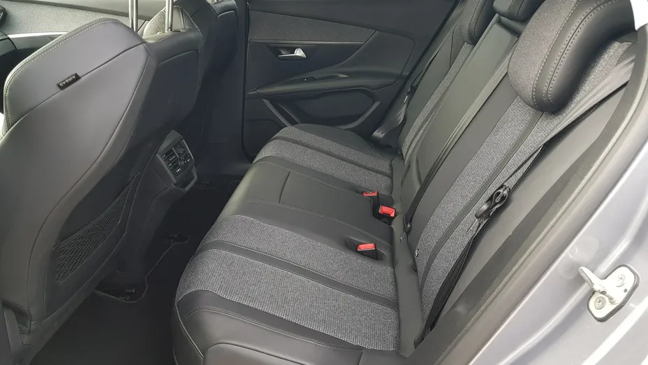 PEUGEOT 3008 -