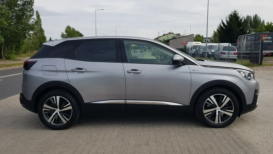 PEUGEOT 3008 -