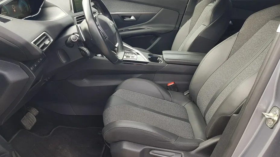PEUGEOT 3008 -