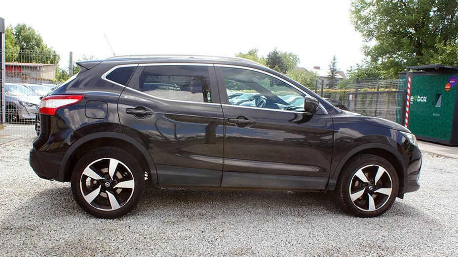 NISSAN Qashqai -