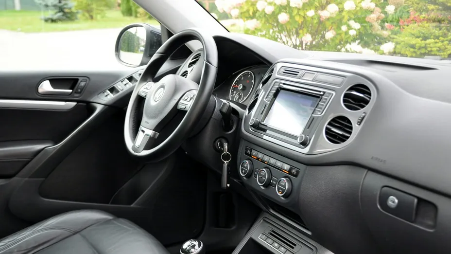 VOLKSWAGEN Tiguan -