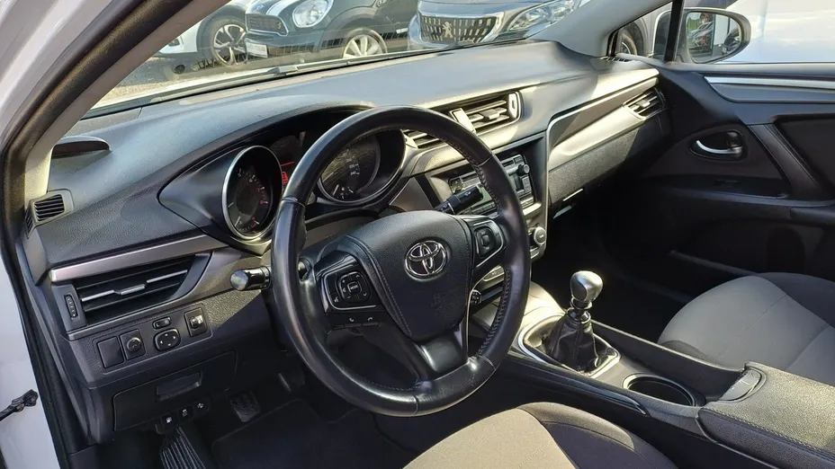 TOYOTA Avensis -