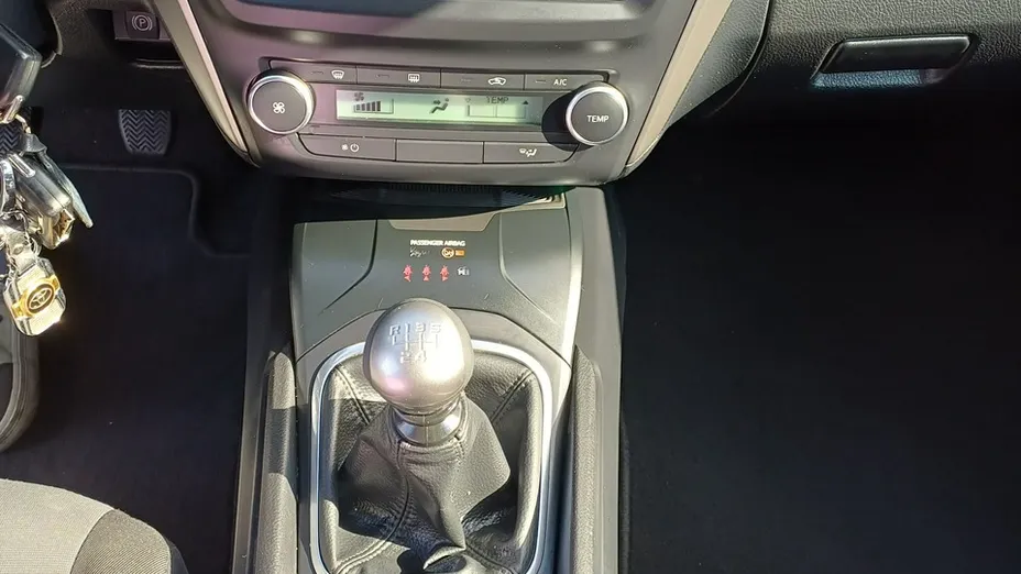 TOYOTA Avensis -