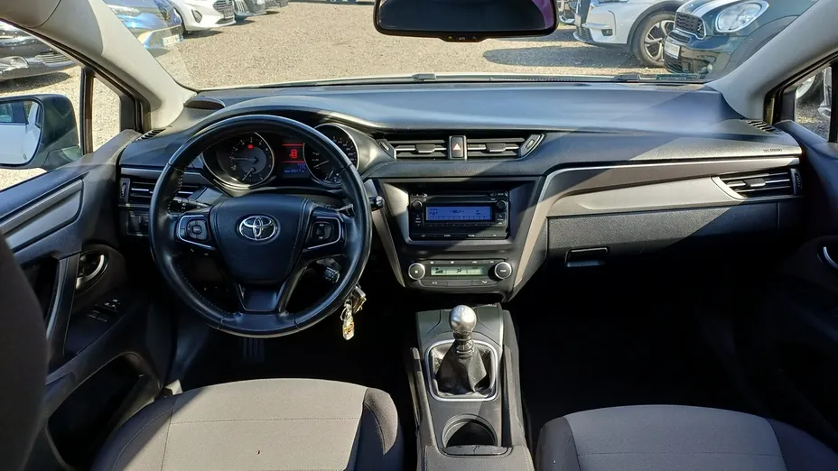 TOYOTA Avensis -