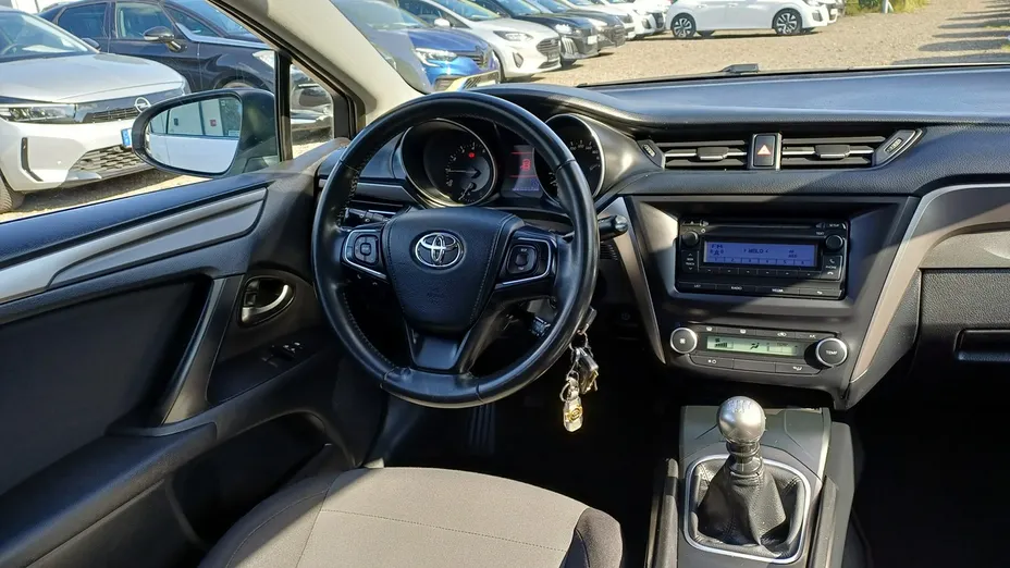 TOYOTA Avensis -