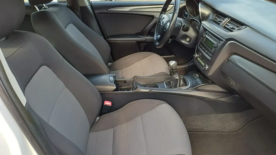 TOYOTA Avensis -