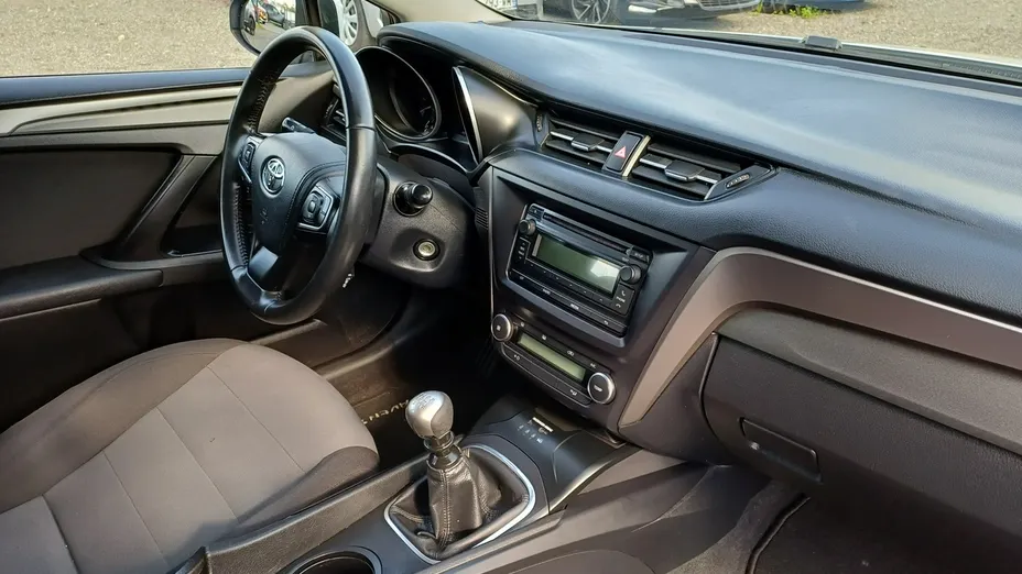 TOYOTA Avensis -