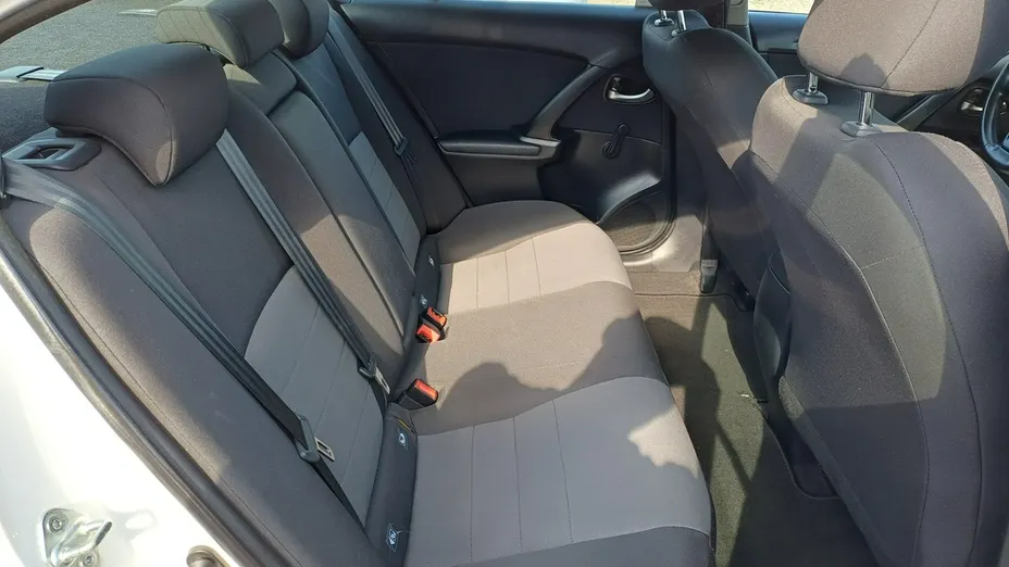 TOYOTA Avensis -