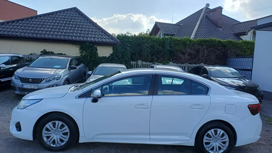 TOYOTA Avensis -
