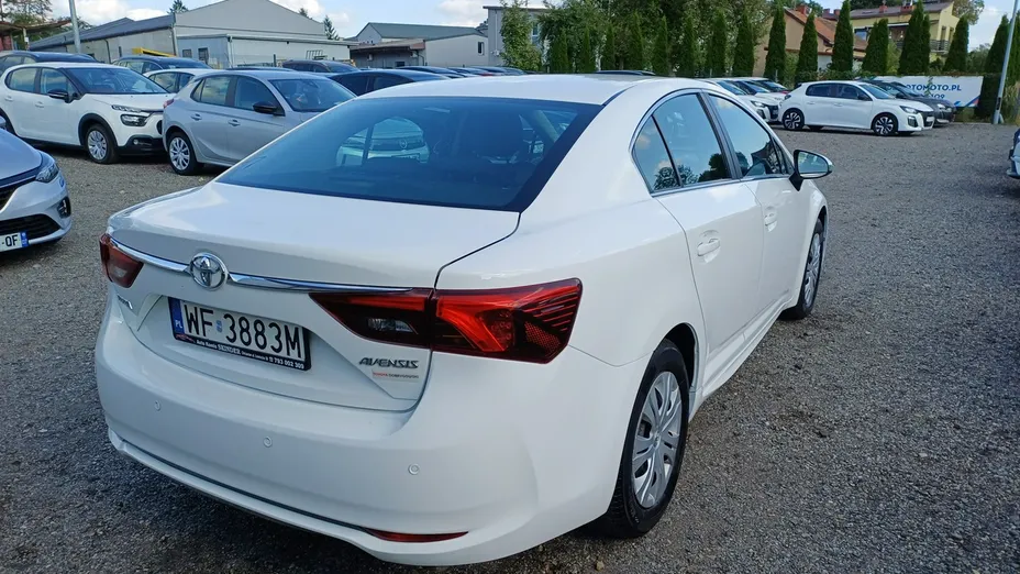 TOYOTA Avensis -