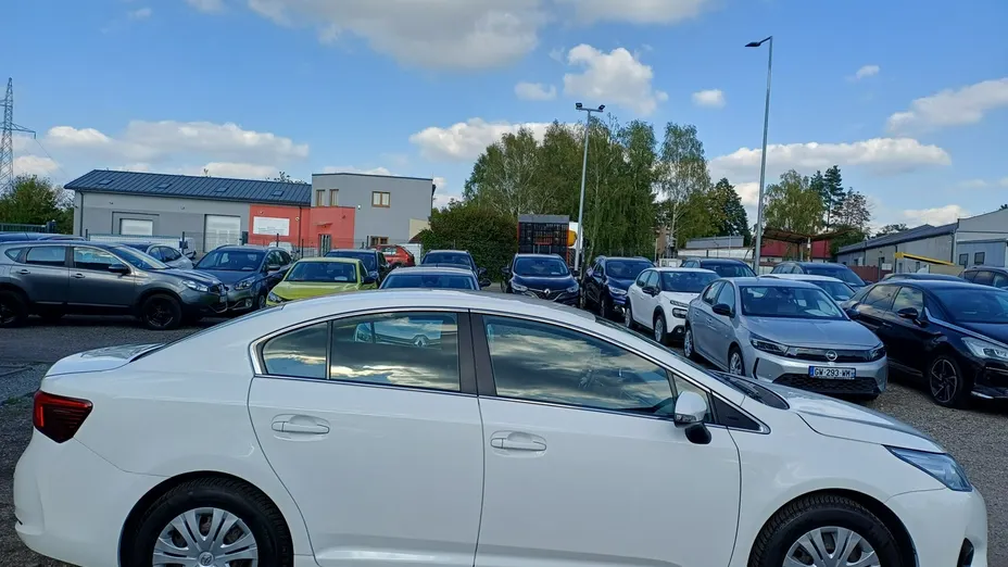 TOYOTA Avensis -