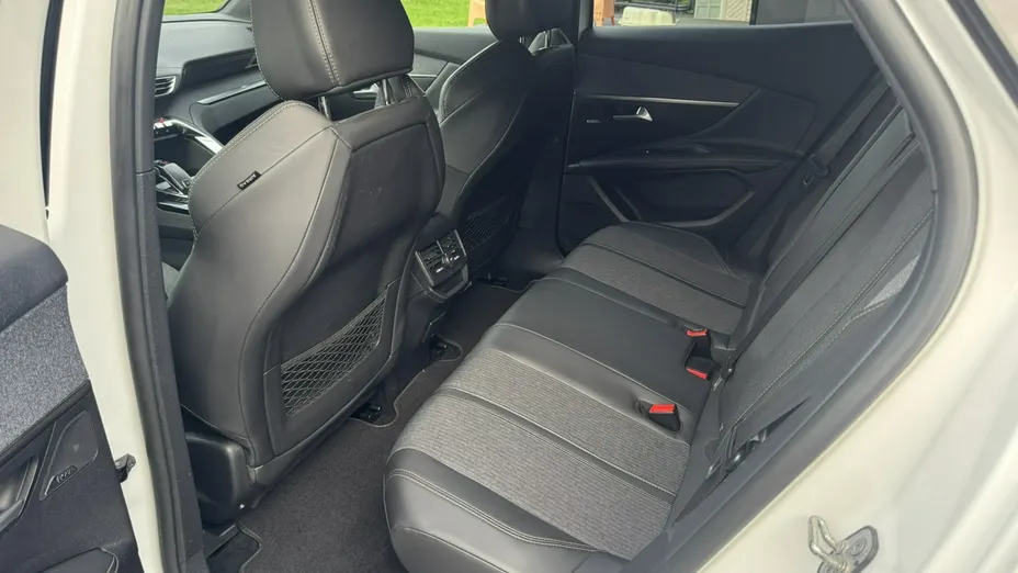 PEUGEOT 3008 -