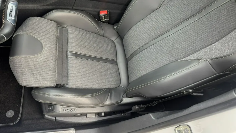 PEUGEOT 3008 -