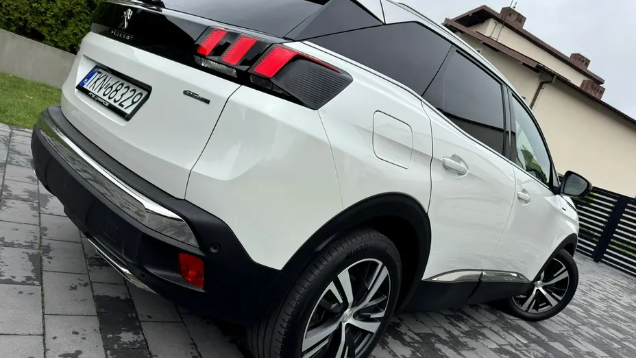 PEUGEOT 3008 -