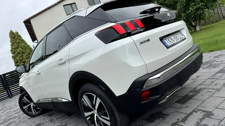 PEUGEOT 3008 -