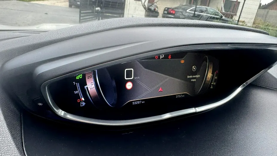 PEUGEOT 3008 -