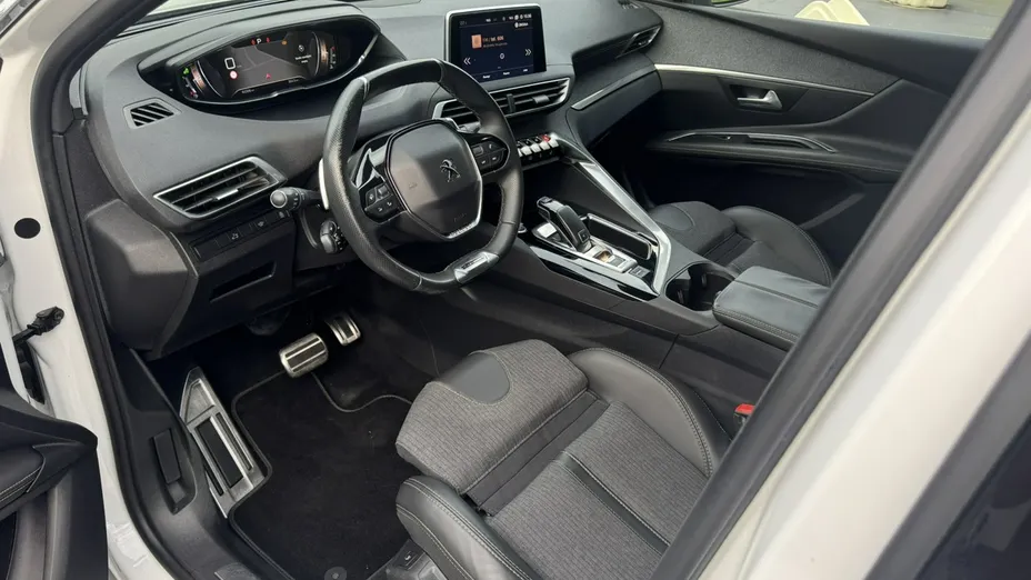 PEUGEOT 3008 -