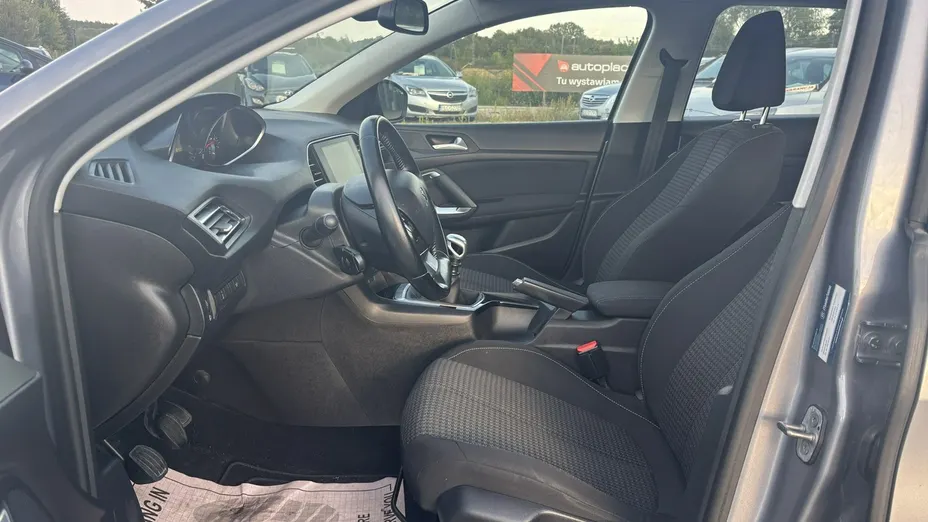 PEUGEOT 308 -