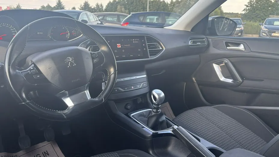 PEUGEOT 308 -