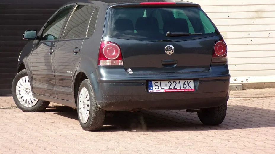VOLKSWAGEN Polo -