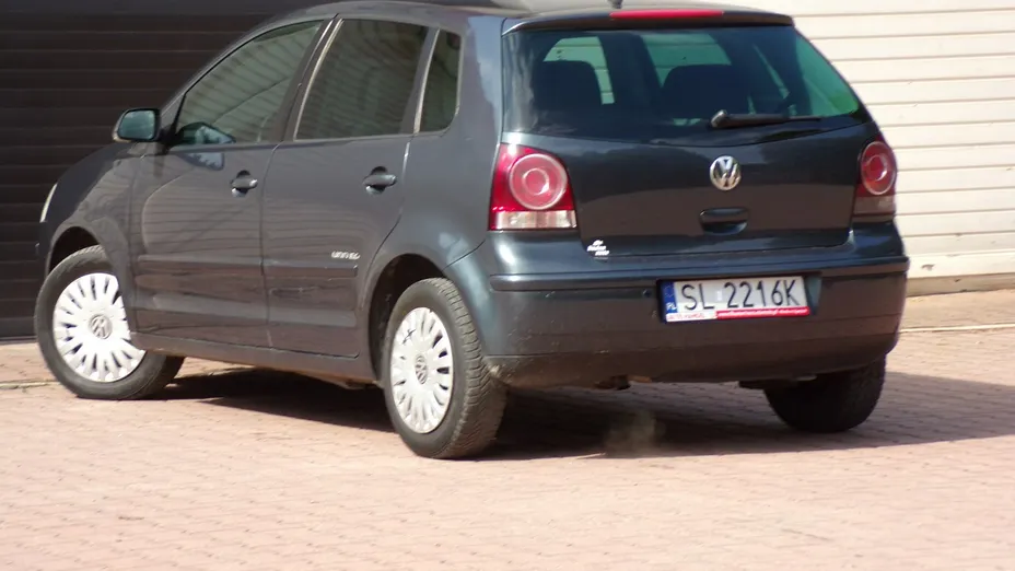 VOLKSWAGEN Polo -