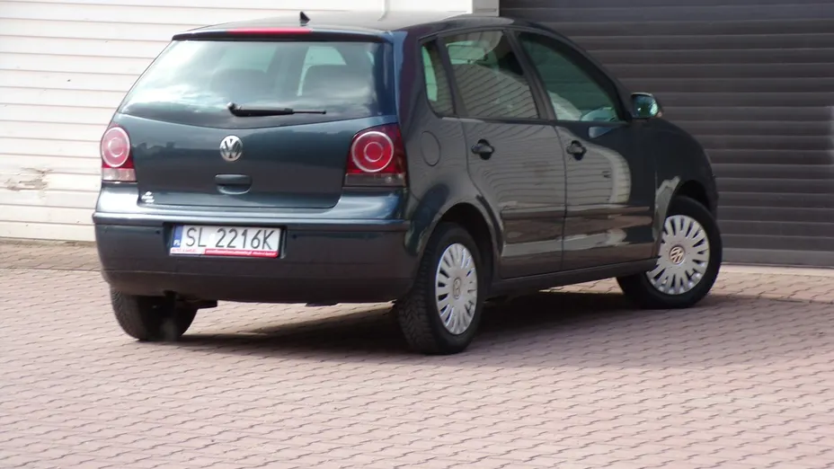 VOLKSWAGEN Polo -