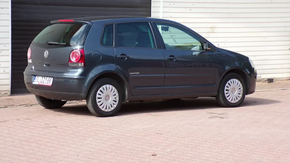 VOLKSWAGEN Polo -
