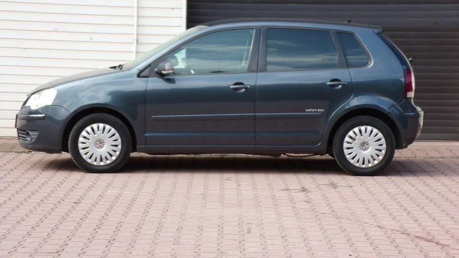 VOLKSWAGEN Polo -
